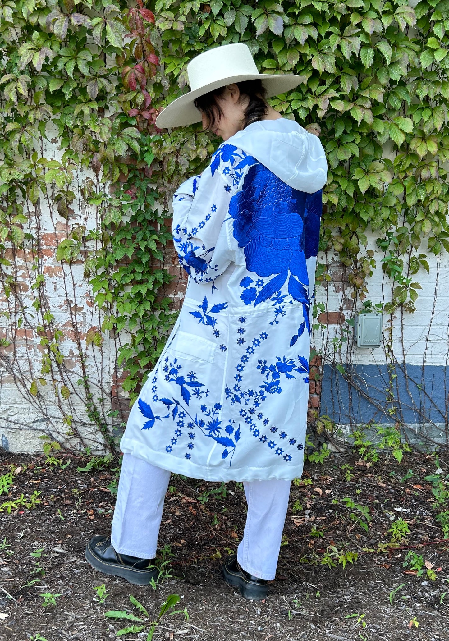 "Giant Peonies" Parka - White/Blue