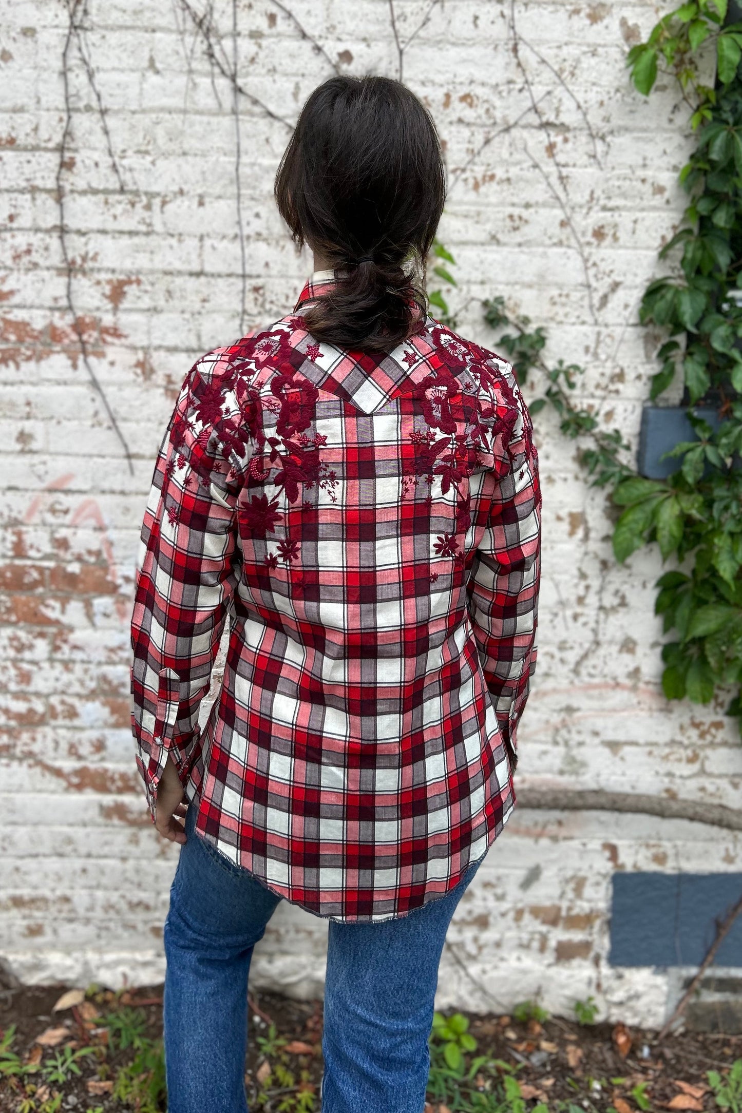 “Scattered Daisies” Western Button Front