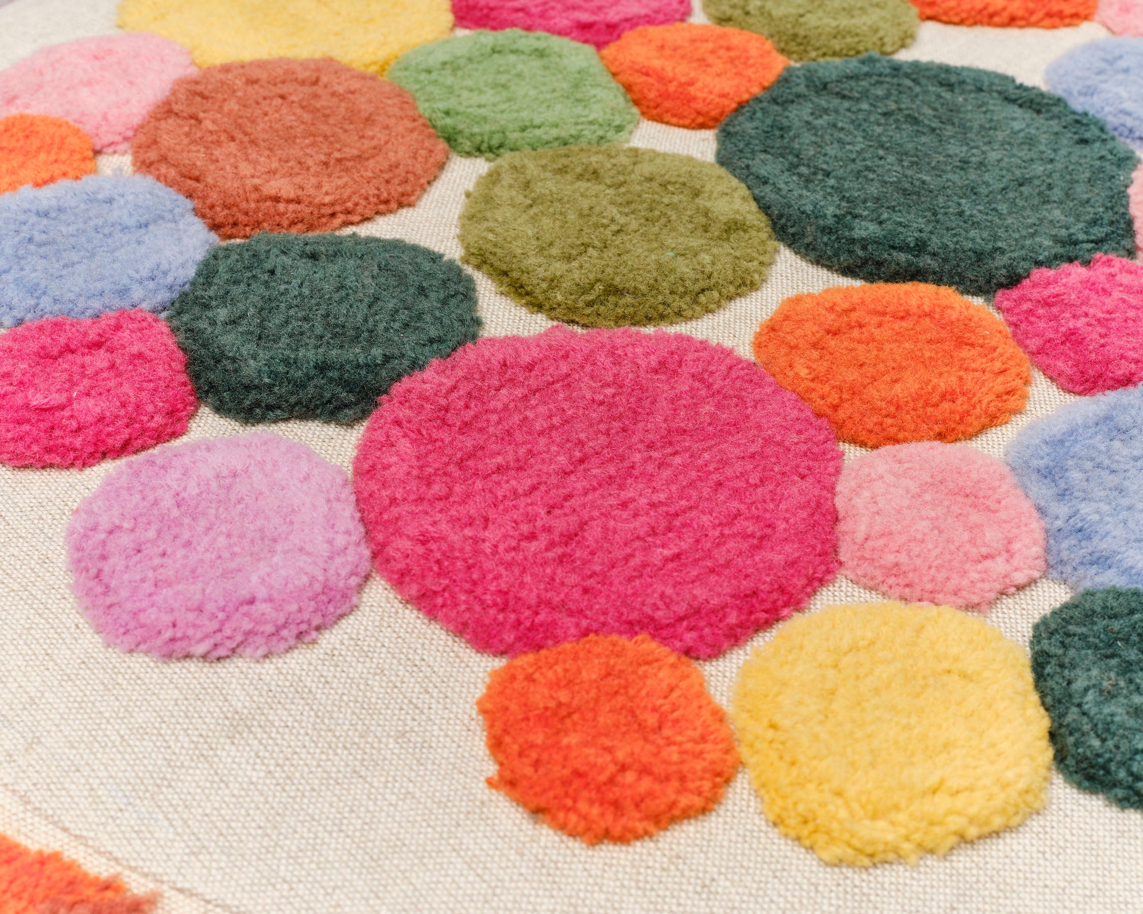 Pouff with tufted embellishment, close up view