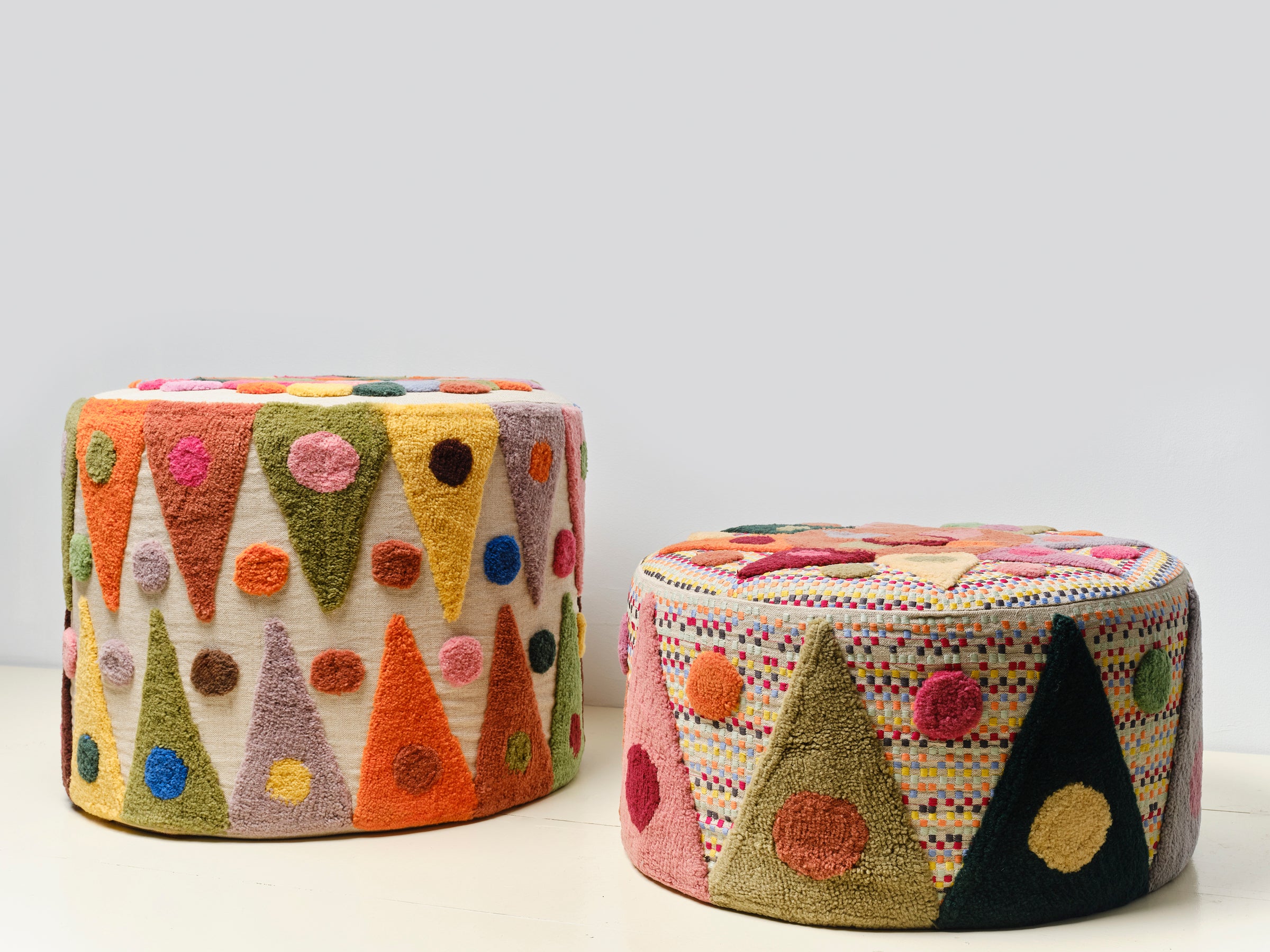 Pouff with tufted embellishment, group view