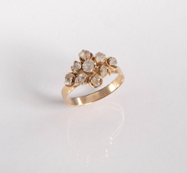 Vintage diamond ring, front view 