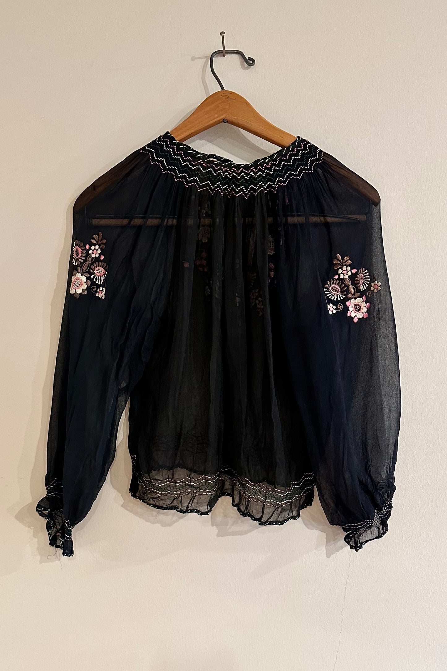 "Clustered Flowers" Blouse - Black/Multi